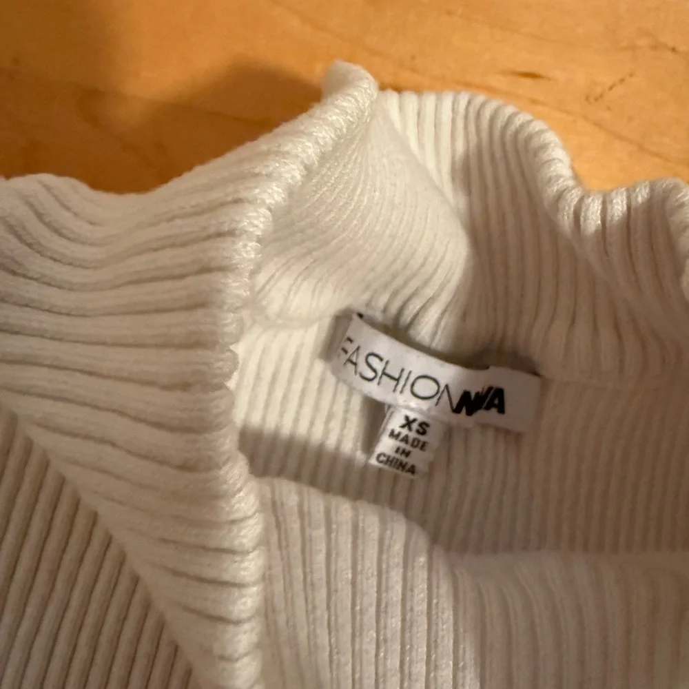 White Ribbed Long Sleeve Top - Picture 2 of 5